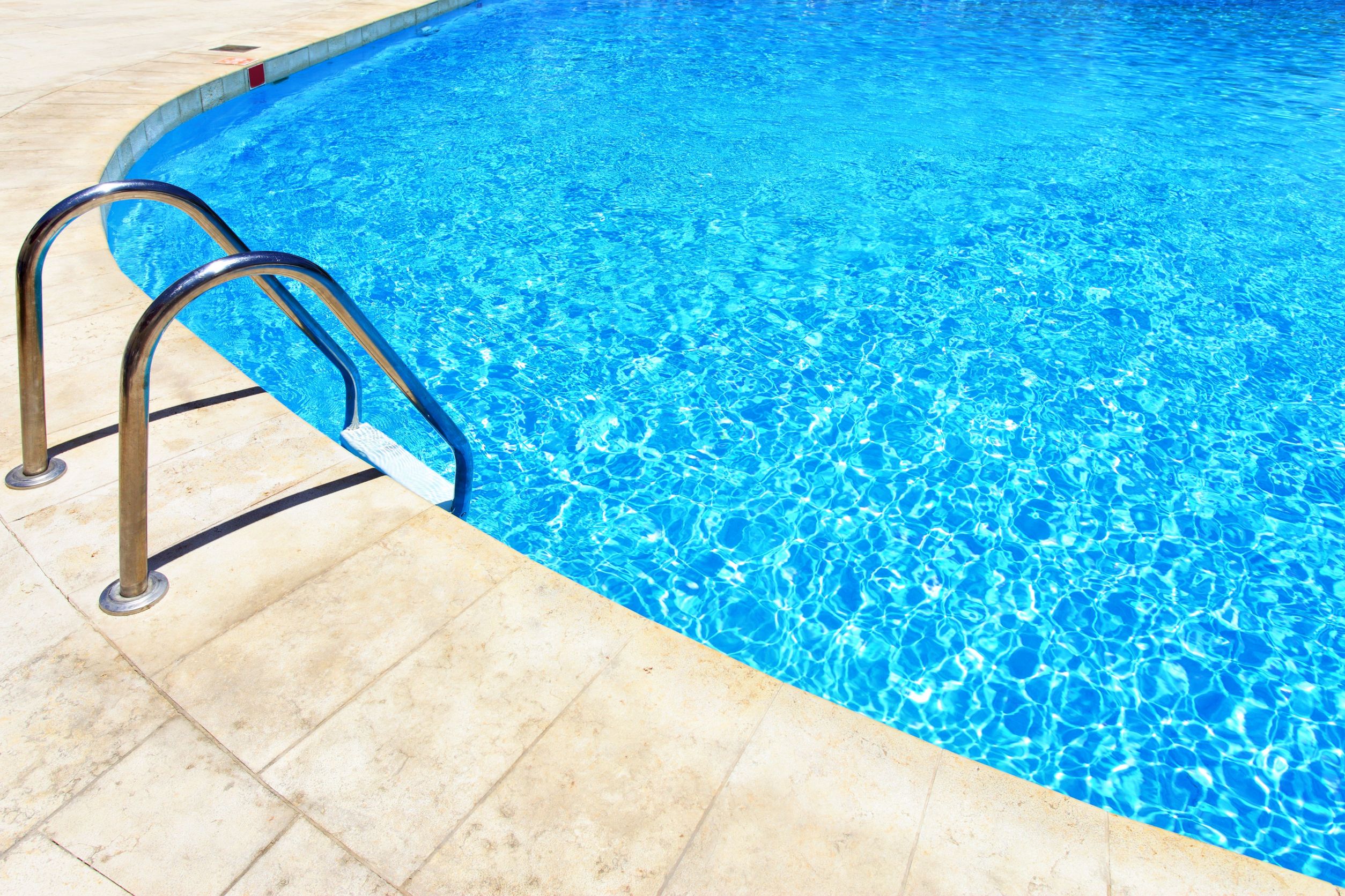 precisionpoolsandpatios.com