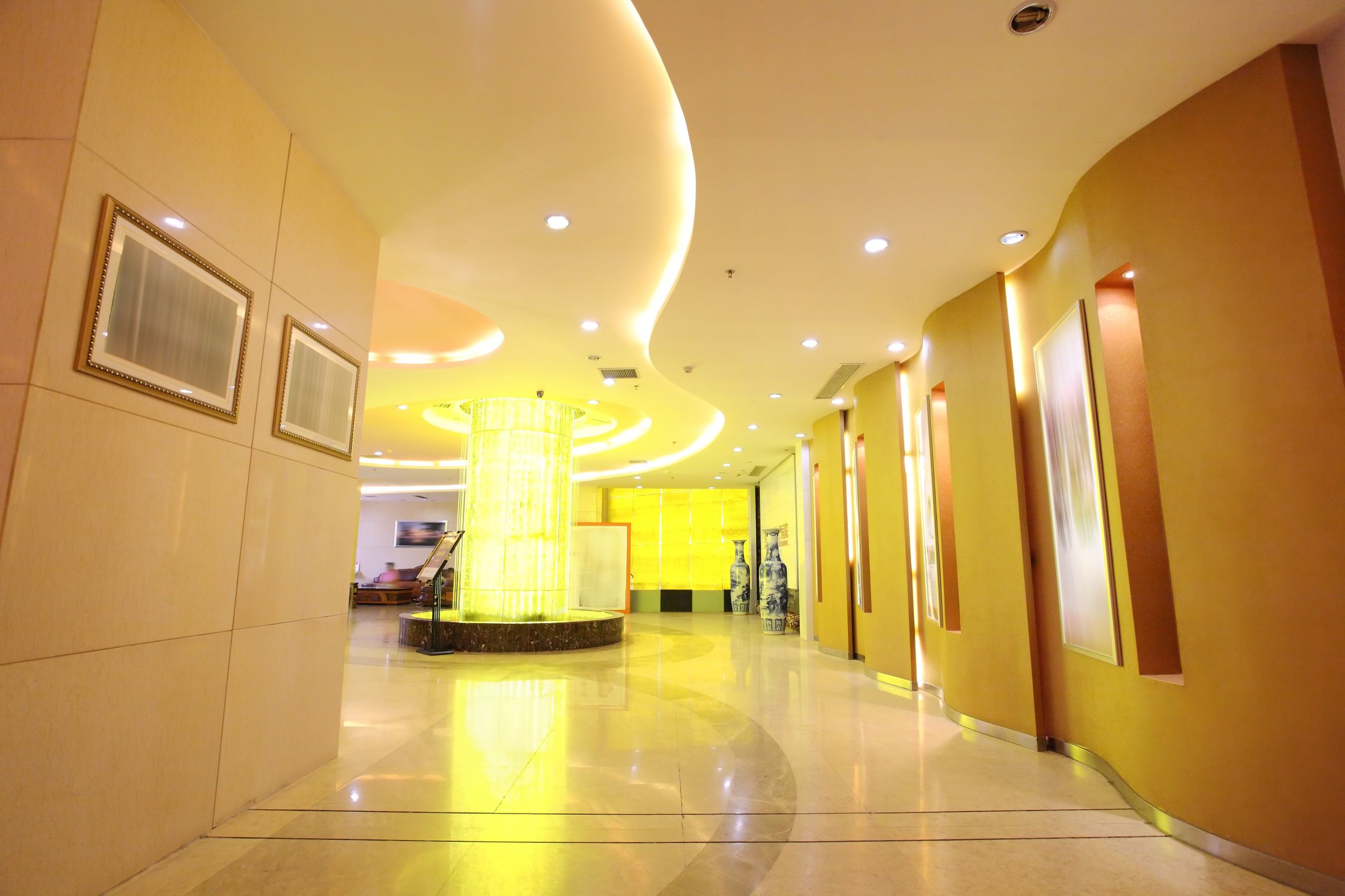 Suites And Lobbies Is One Of The Best Luxury Hotels In Hawaii.